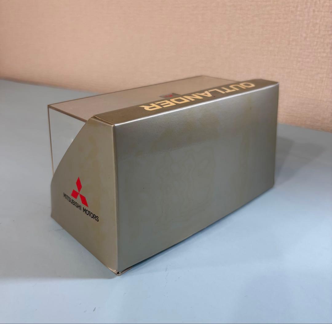 ミニカー　三菱　車種：OUTLANDER　＃⑭