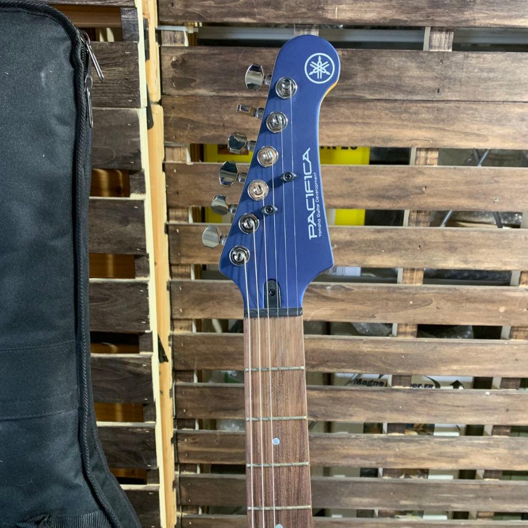 I362\" YAMAHA PACIFICA 612 エレキギター ブルー