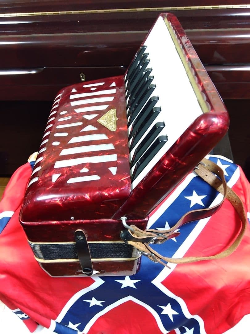 【メンテ完了品】 トンボ アコーディオン No.28 赤（即演奏可）ケース付