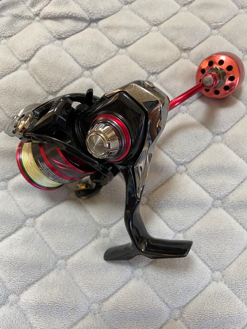 ダイワ 月下美人スピニングリール 黒/赤