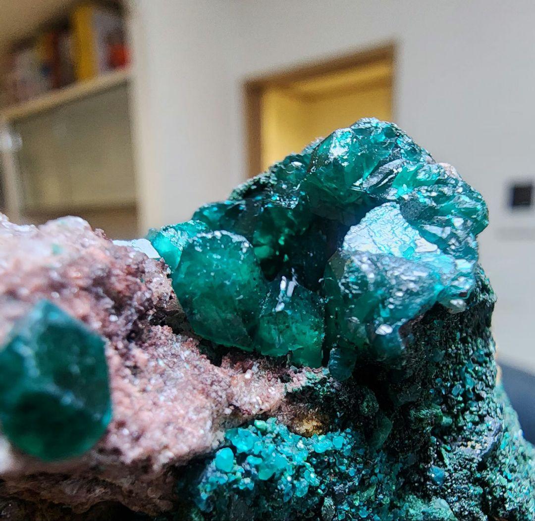 ディオプテーズ（翠銅鉱）母岩付きクラスター