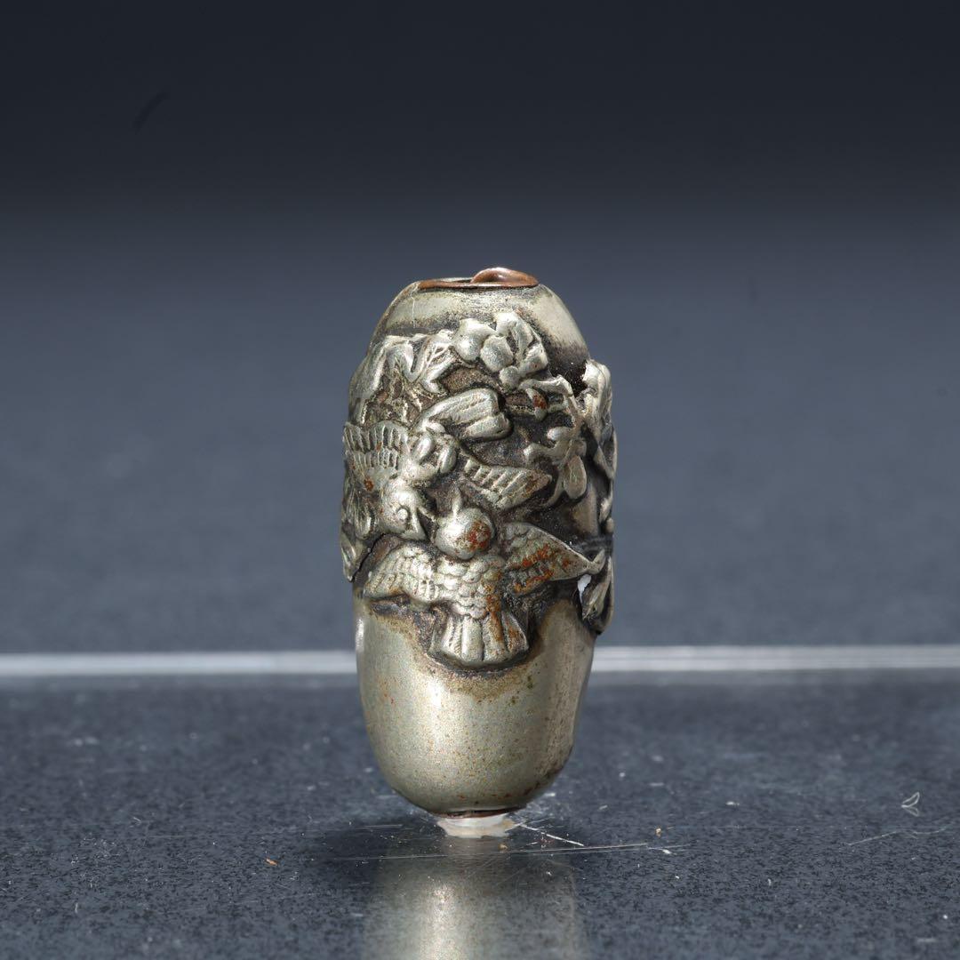 緒締め玉　花鳥　提げもの　管玉形　金属　R1649