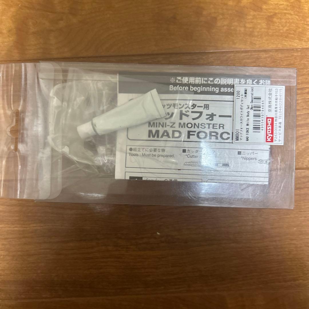 ミニッツ　マッドフォース　ホワイトボディ　新品激レア品！！