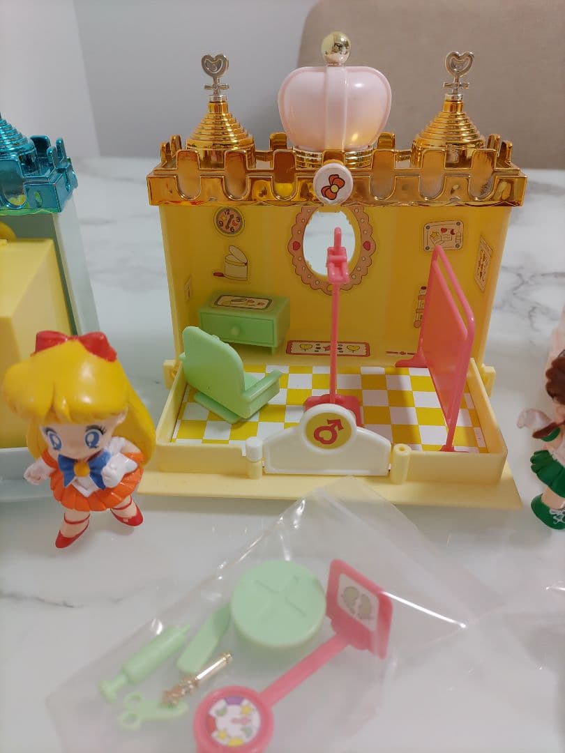 セーラームーン　キューティーパレス　当時　お城　人形　ドールハウス　フィギュア