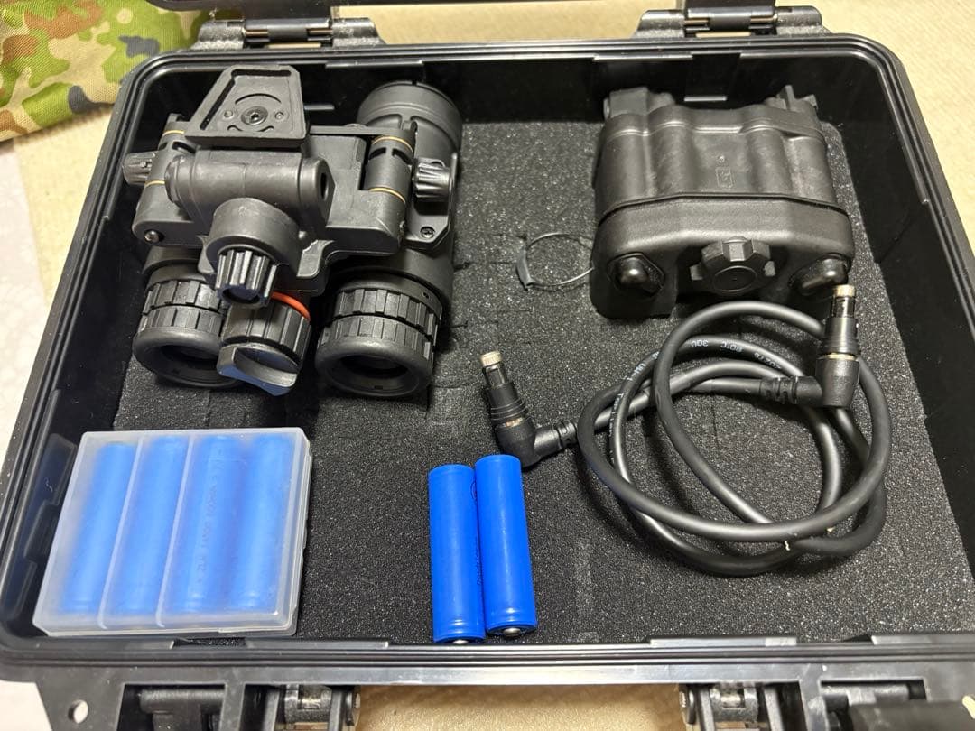 ナイトビジョン　暗視鏡