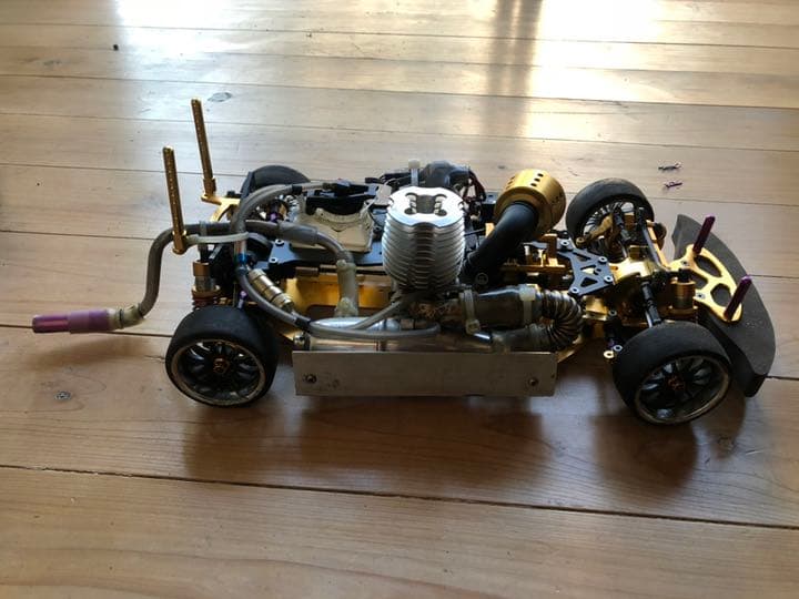 ナイトロ3エンジンカー