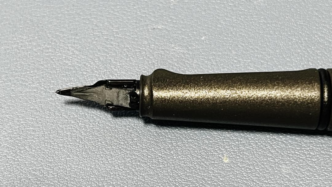 （人気漢字ニブ）ラミー　LAMY　サファリ　SAFARI　万年筆　ブラックボディ