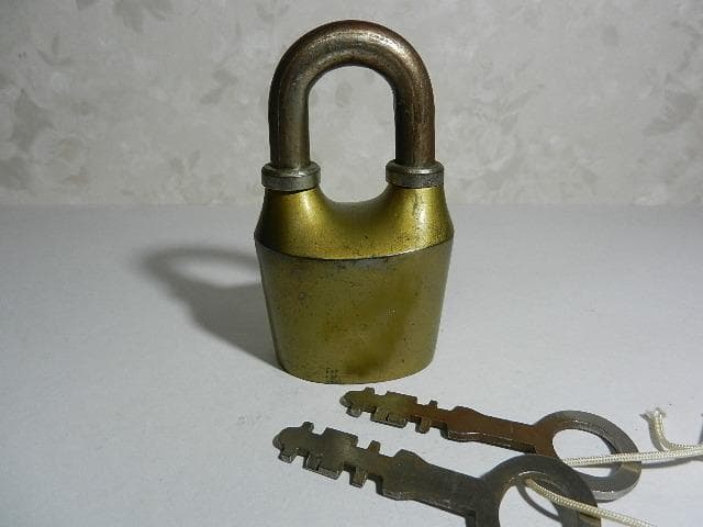 古い希少な鉄道？錠前その３（ボディーに「ＩＷＡＧＩ」の刻印）