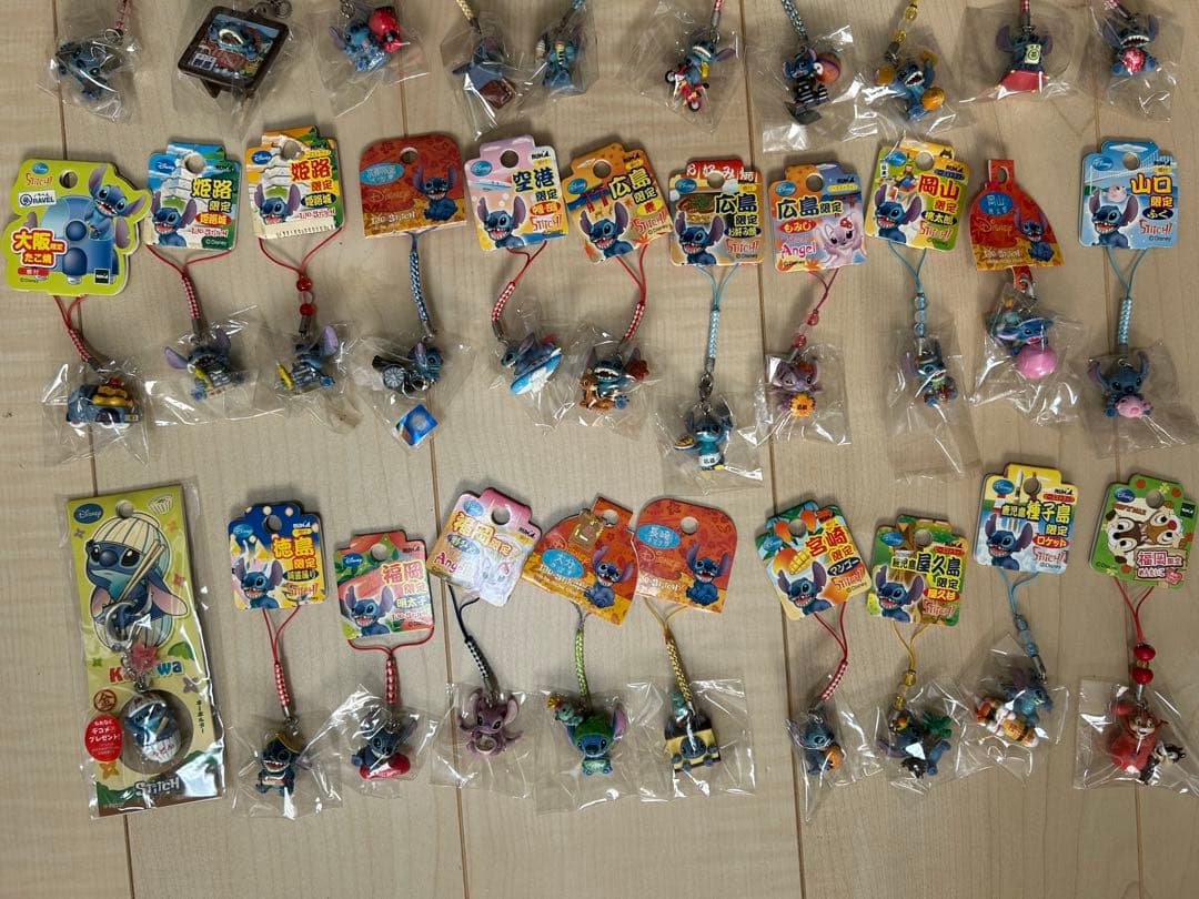 ディズニー　ご当地ストラップ48個