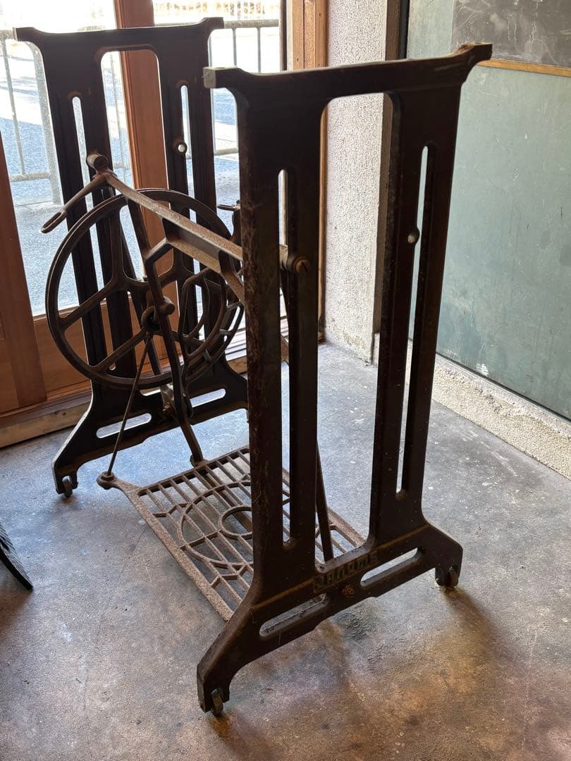 ジャノメ 足踏みミシン脚 アンティーク レトロ テーブル②