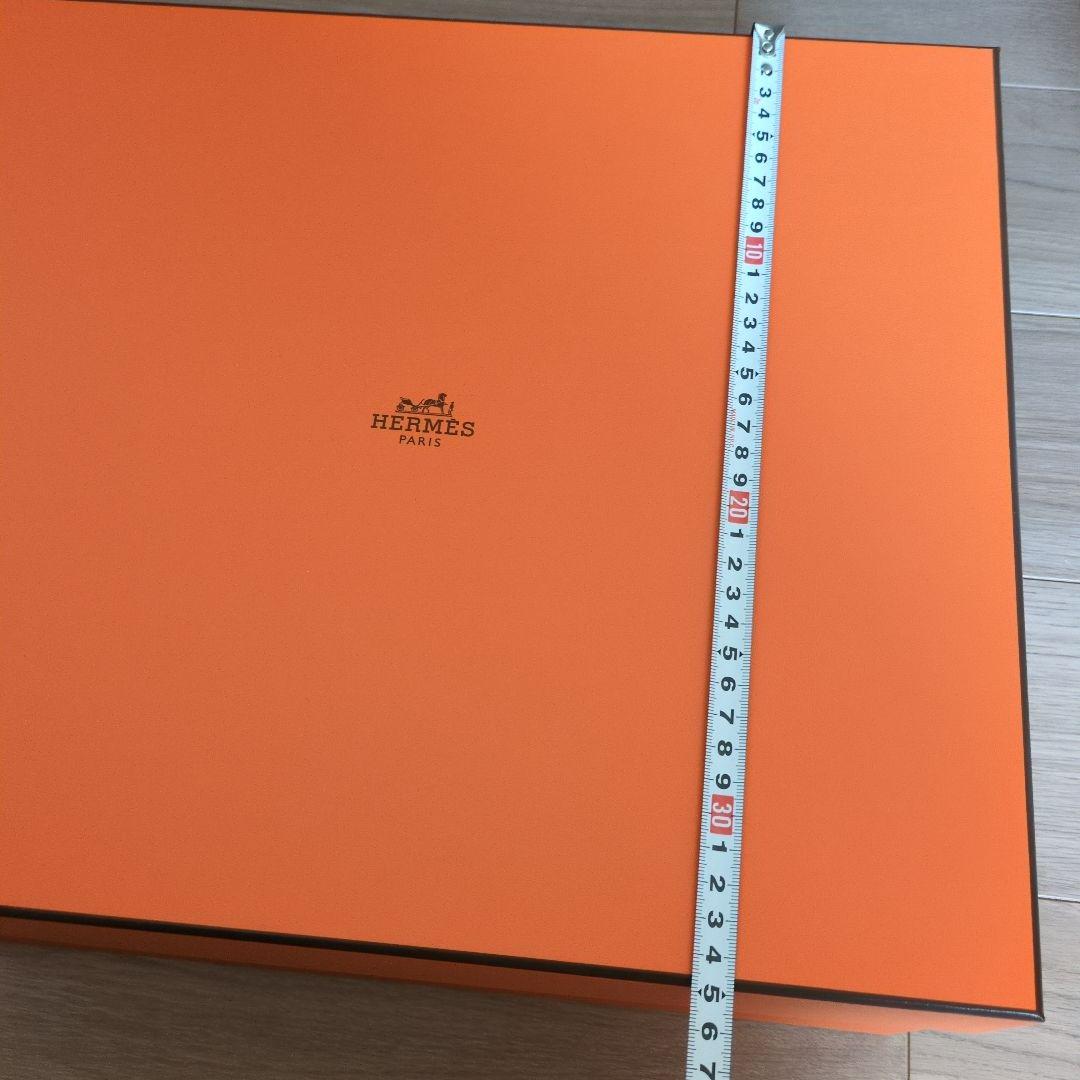 ②エルメス　カバン用大きな空箱とリボン