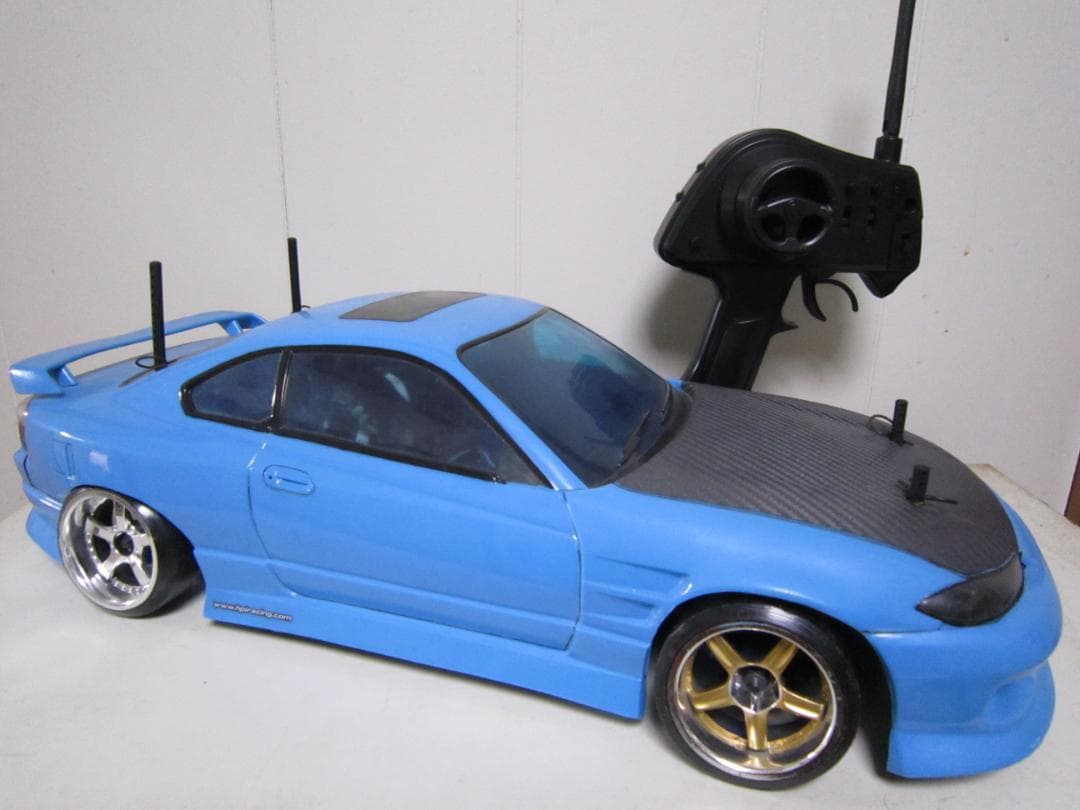 もの凄く高そうな yokomoって書いてあるラジコンカー 送料込みです