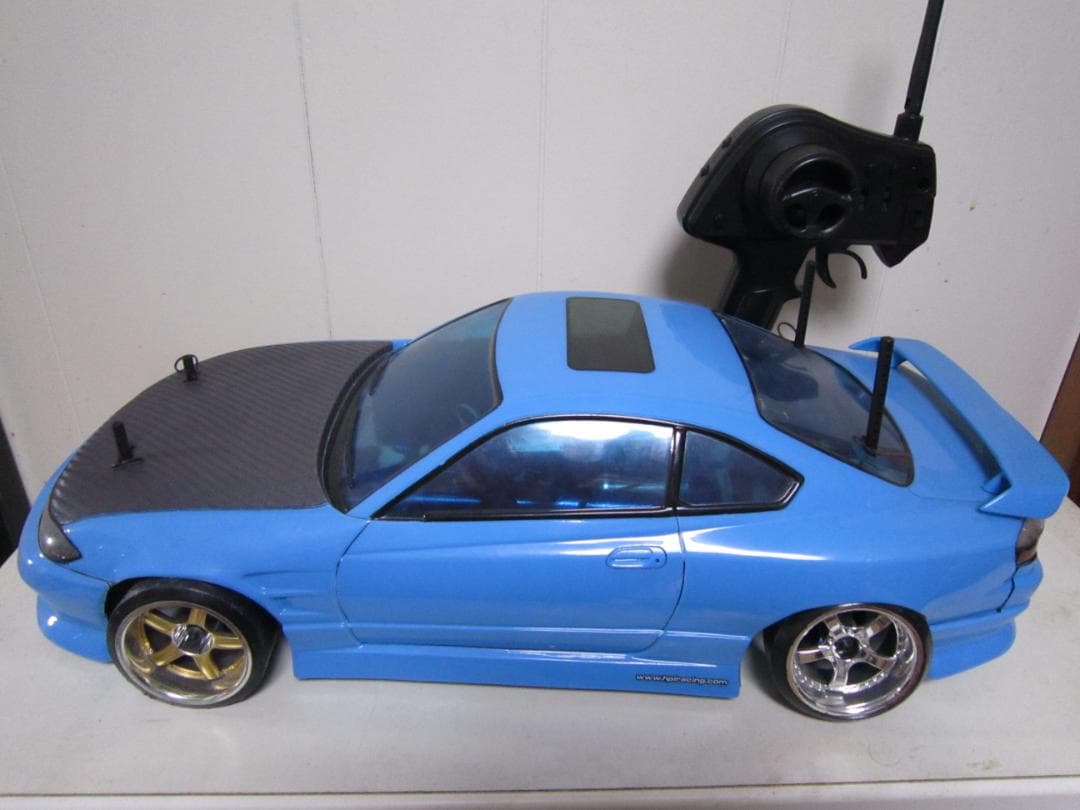 もの凄く高そうな yokomoって書いてあるラジコンカー 送料込みです