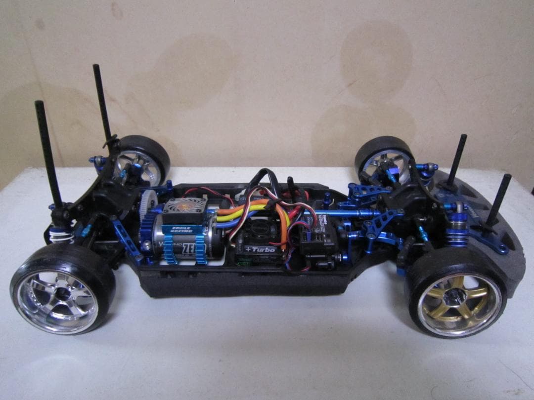 もの凄く高そうな yokomoって書いてあるラジコンカー 送料込みです