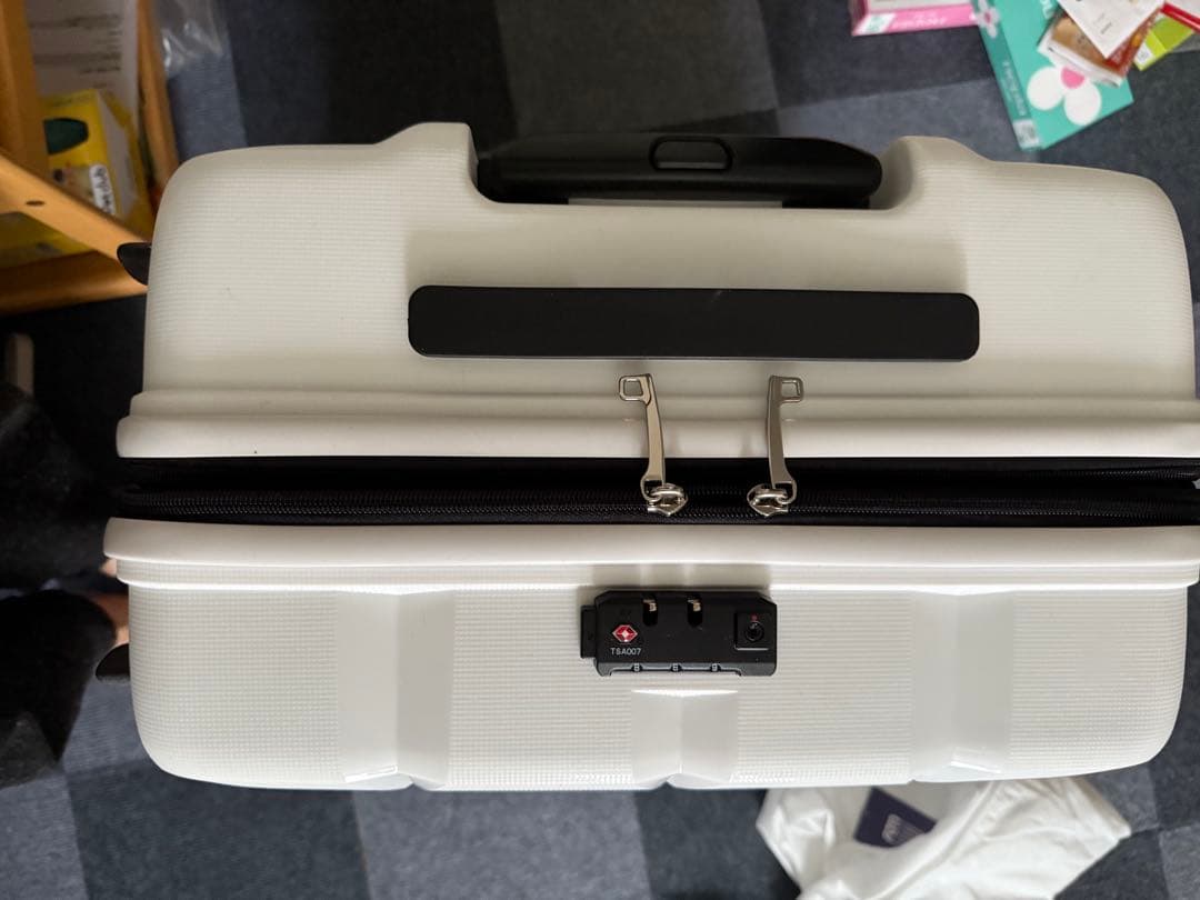 RIMINI （ワールドトラベラー）ホワイトスーツケース 中型 4輪