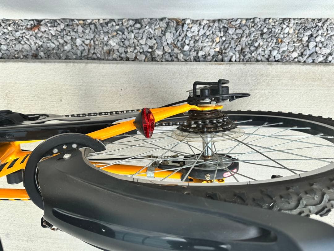 HUMMER キッズ自転車 イエロー 前カゴ付き 22インチ