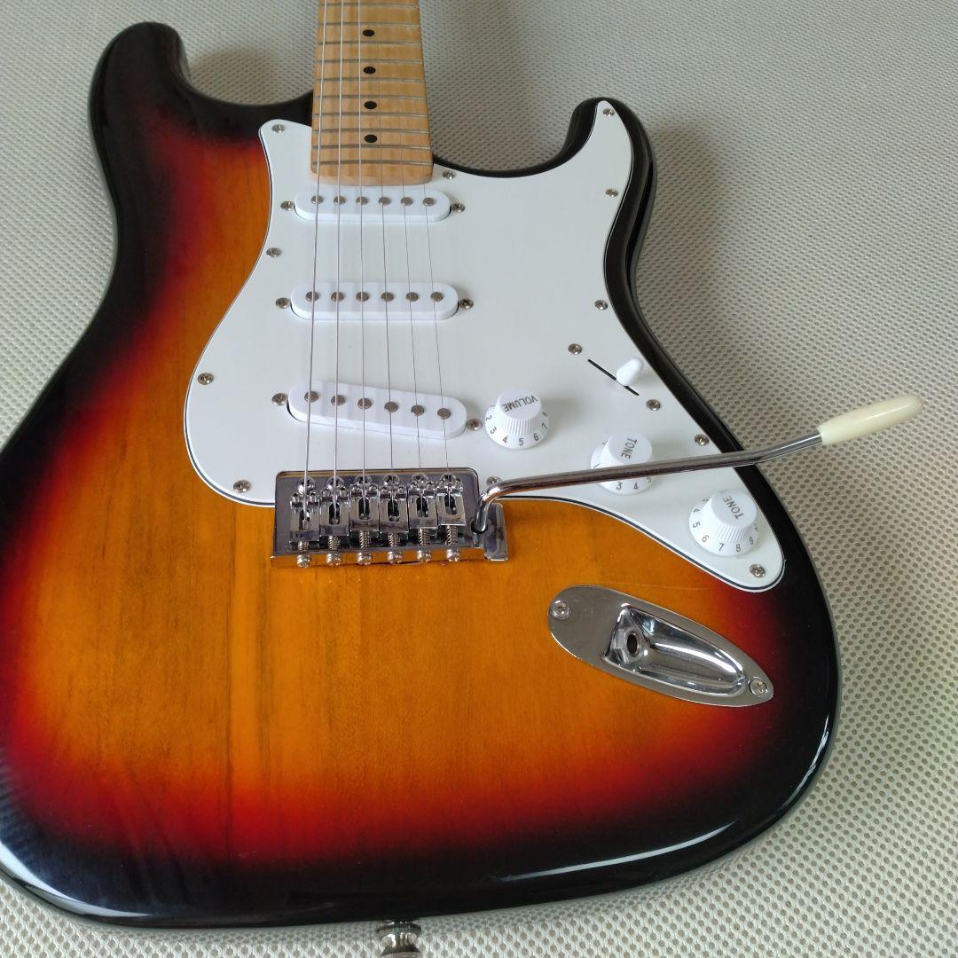 ストラトタイプエレキギター ダ―クバ−スト美品