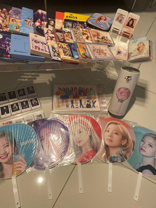 半額以下‼️   TWICE まとめ売り アルバム、ペンライト、うちわ等