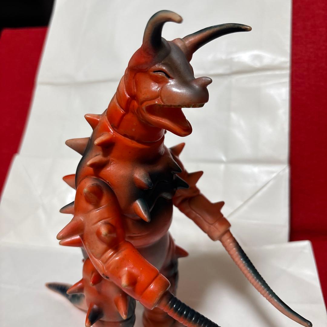 グドン　肌色成形色　超レア Siri