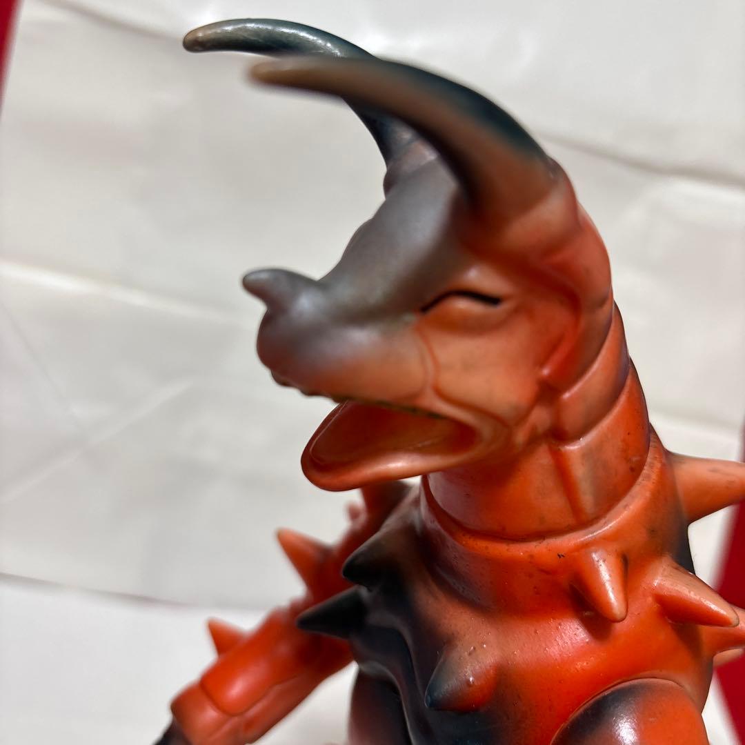 グドン　肌色成形色　超レア Siri