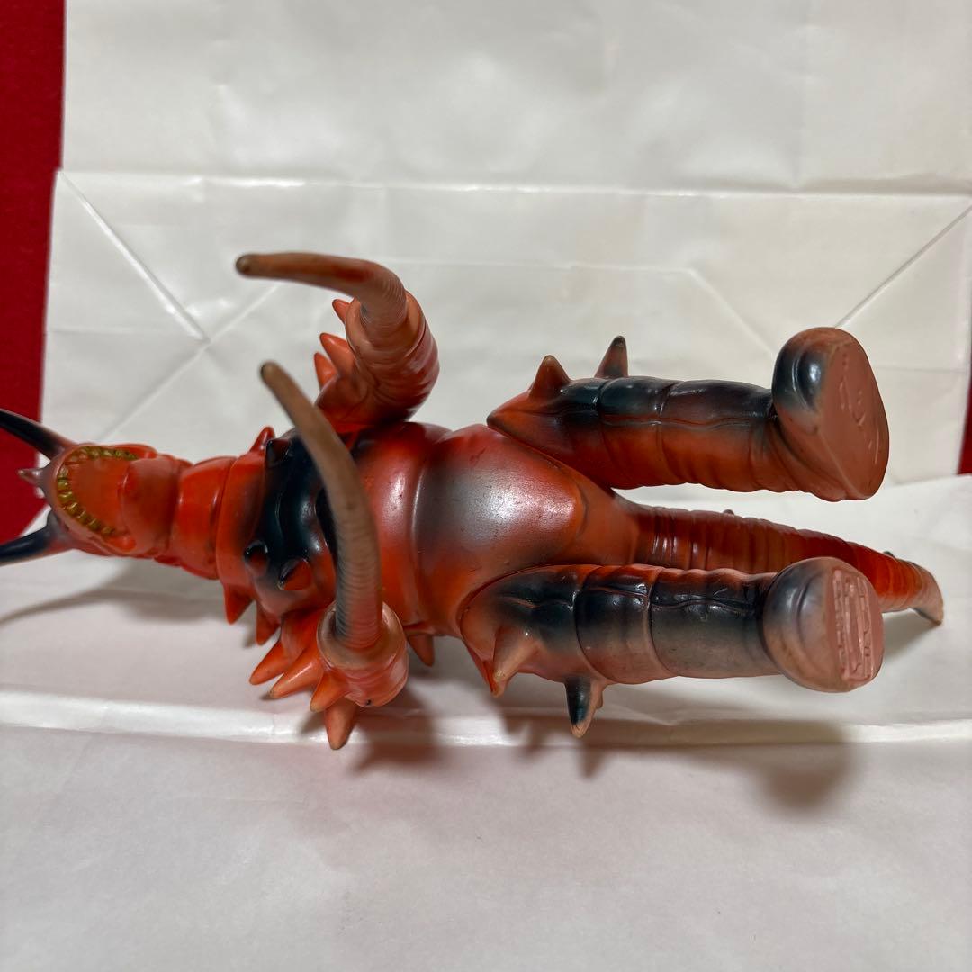 グドン　肌色成形色　超レア Siri