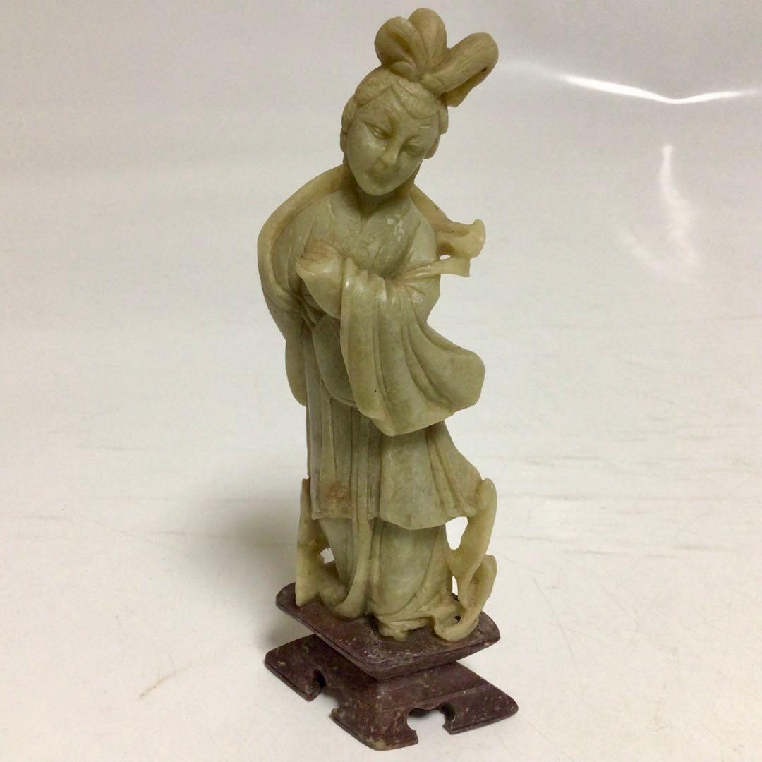 翡翠製女性像 伝統的彫刻