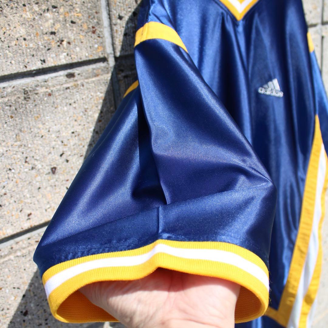 90s~00s adidas ロゴ刺繍 ツヤあり生地 大きめ 古着 アップウェア