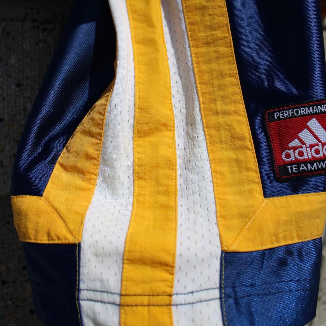 90s~00s adidas ロゴ刺繍 ツヤあり生地 大きめ 古着 アップウェア