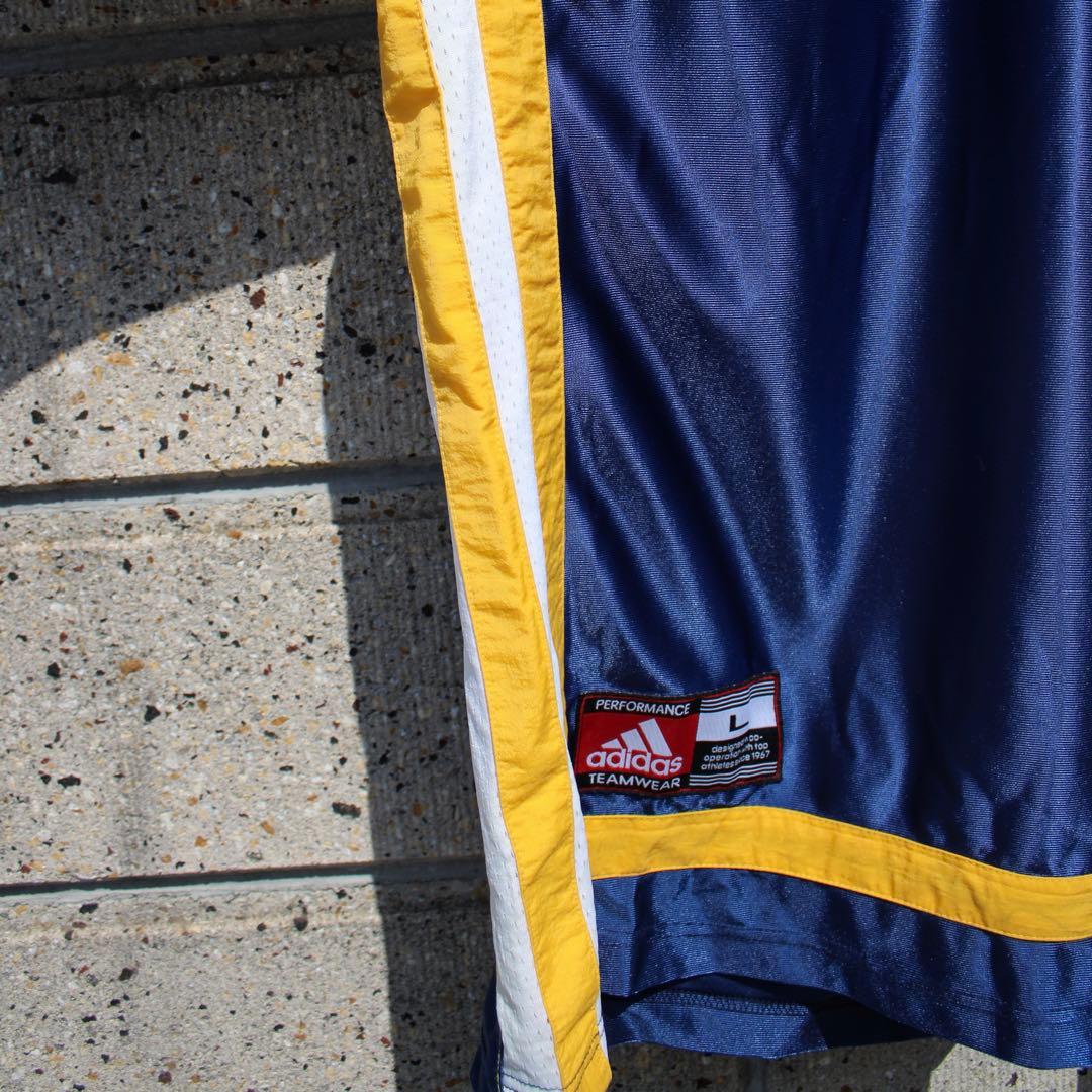 90s~00s adidas ロゴ刺繍 ツヤあり生地 大きめ 古着 アップウェア