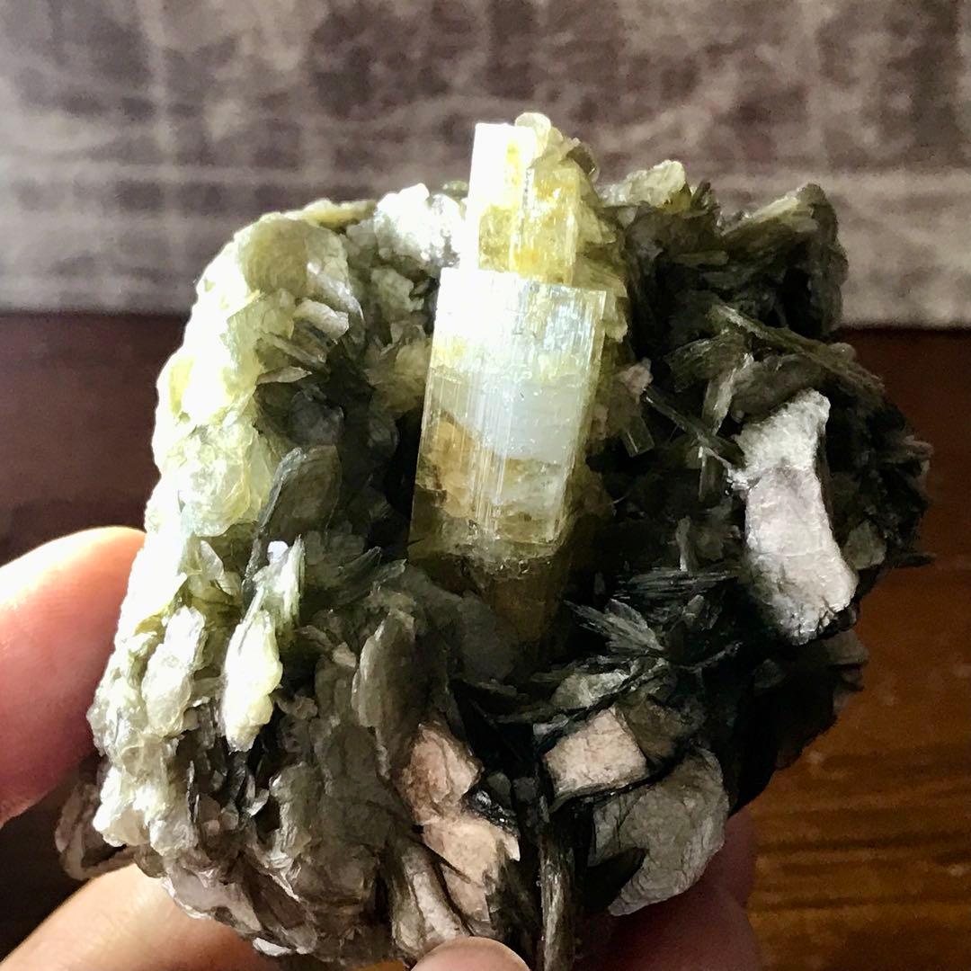 アクアマリン 原石 550ct 鉱物標本 天然石 パキスタン 一点もの レア