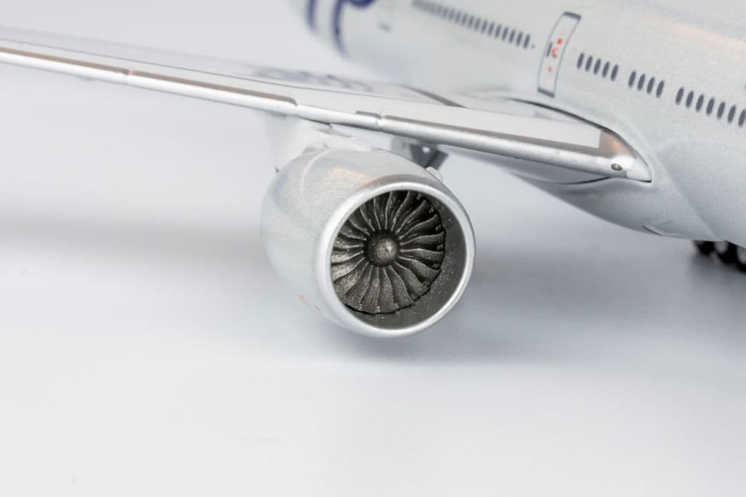 ガルーダインドネシア航空 777-300ER PK-GII 1/400