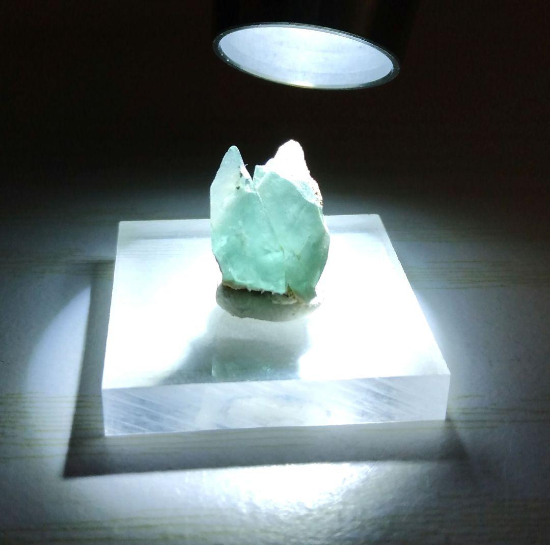 フォスフォフィライト （燐葉石）　超希少宝石 鉱物標本