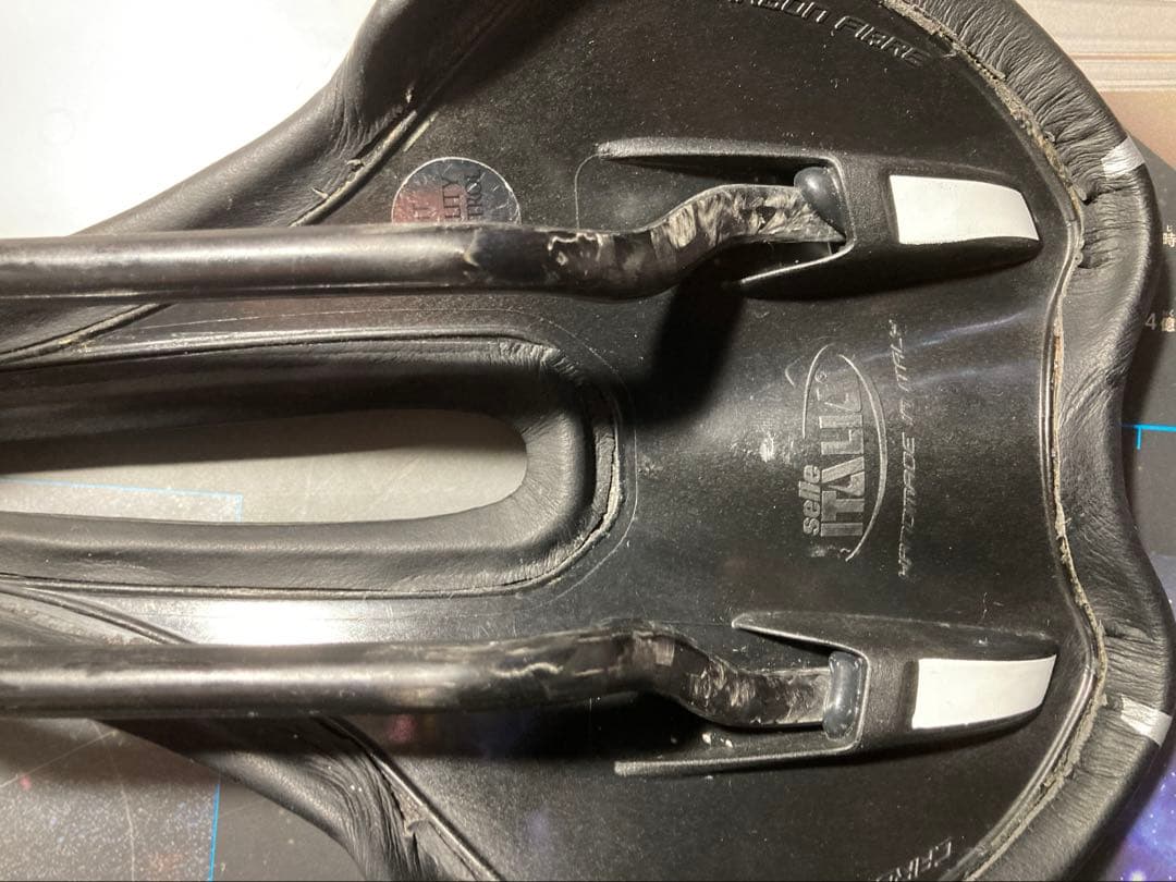 セライタリア　SLR カーボンサドル