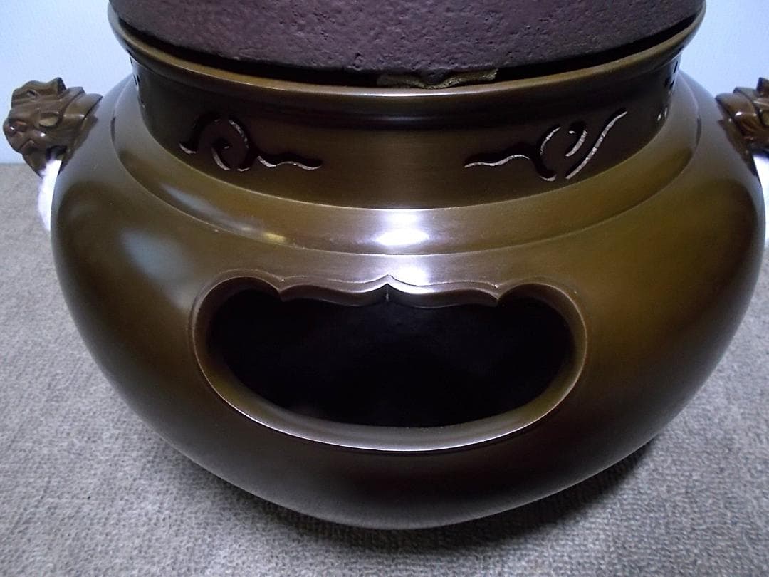 茶道具 釜師:畠春斉 風炉師:一ノ瀬宗辰 唐銅切合鬼面風炉 茶釜 釜環 共箱