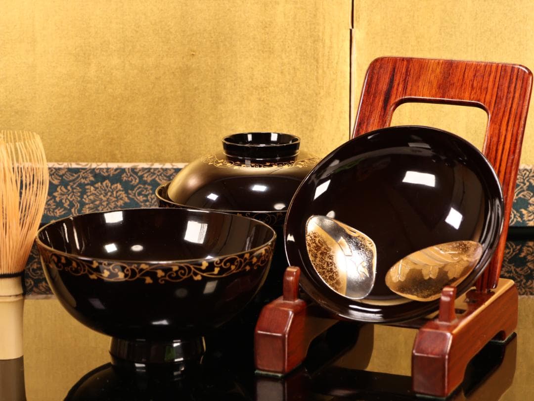 BK423　時代輪島塗　図替り　貝尽くし図金蒔絵　吸物椀　二客　木製　懐石 菓子