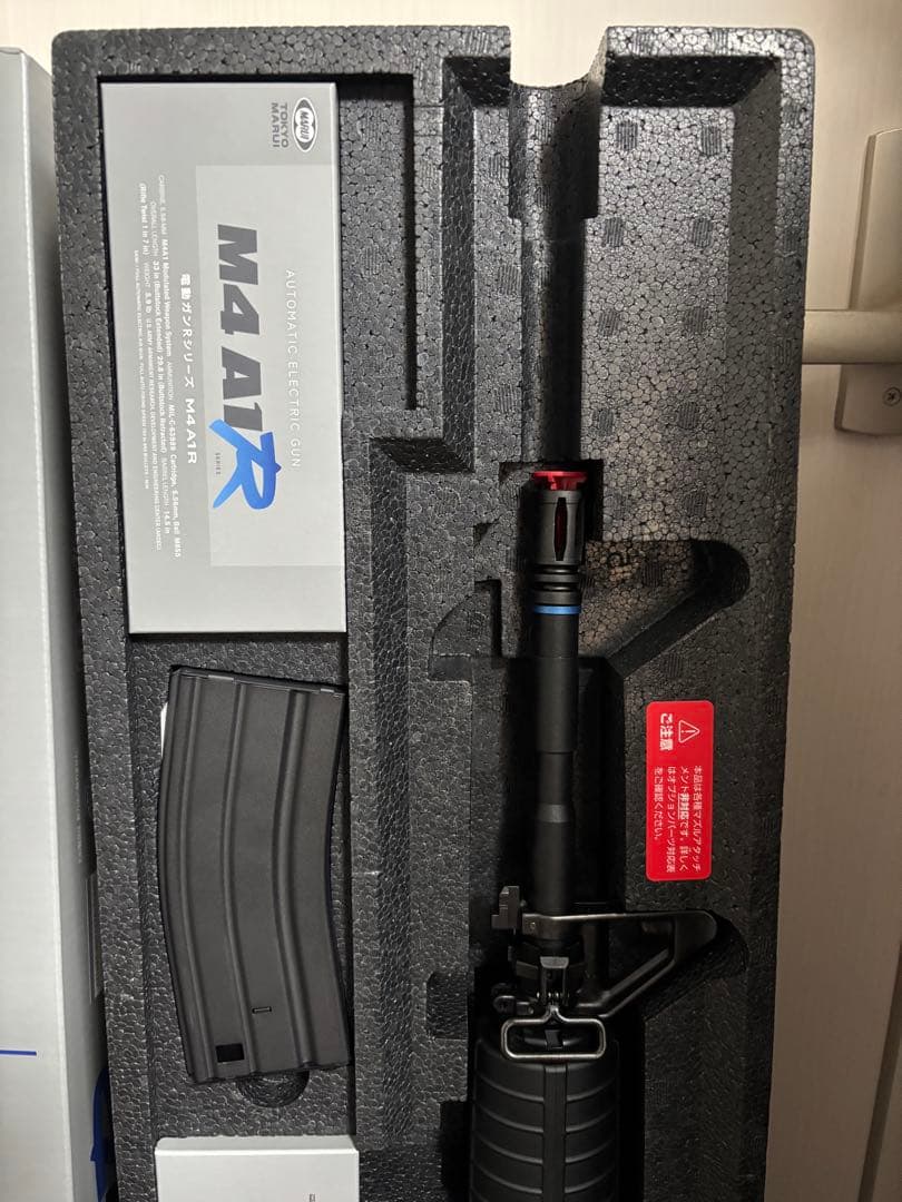 東京マルイ　M4A1R バッテリー、充電器付き