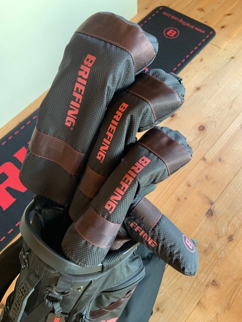 BRIEFING ゴルフキャディバッグ ネームプレート付ヘッドカバーセット