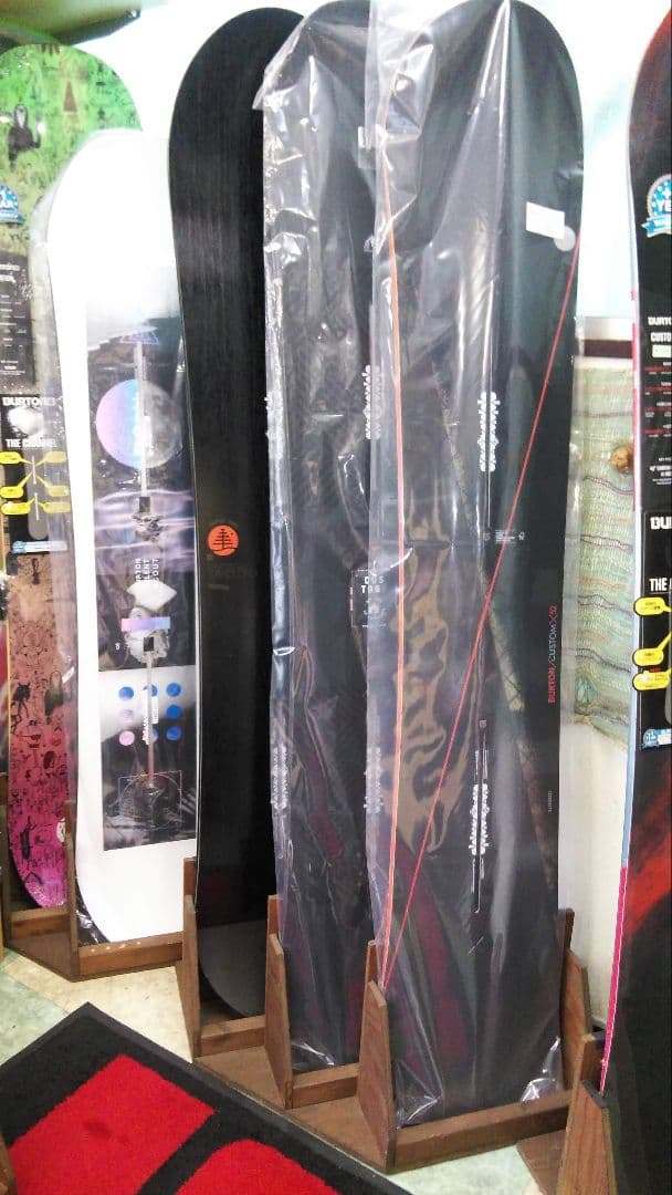 スノーボードディスプレイスタンドラック　３本用カラーウィールナット