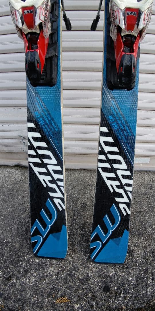 Nokian スキー板 青と黒 バインディング付き