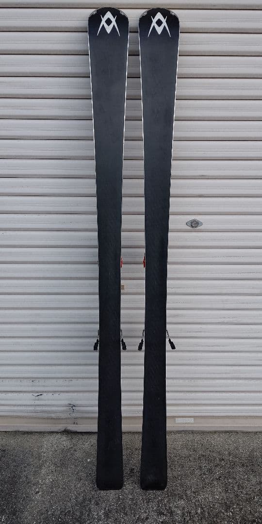 Nokian スキー板 青と黒 バインディング付き