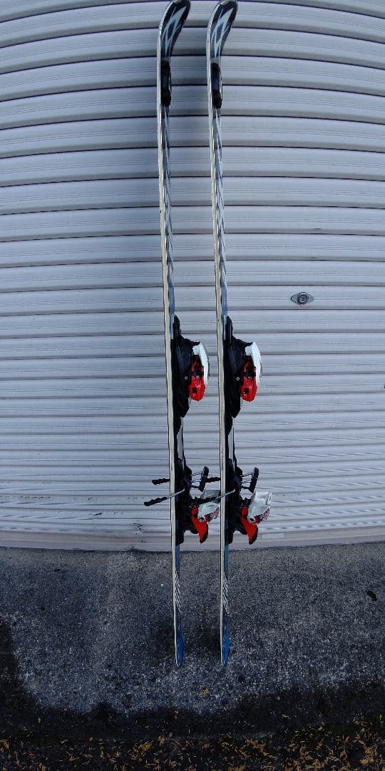 Nokian スキー板 青と黒 バインディング付き