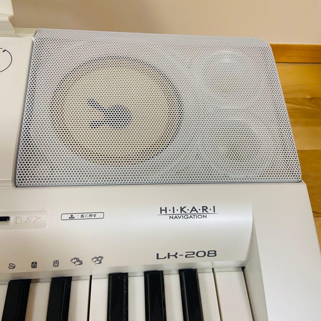 美品　CASIO LK208 光ナビゲーション キーボード 電子ピアノ カシオ