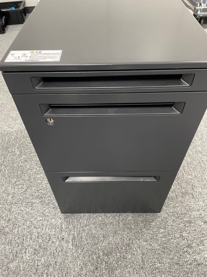 美品　オカムラ　okamura 黒の収納キャビネット（ロック付き）　3段