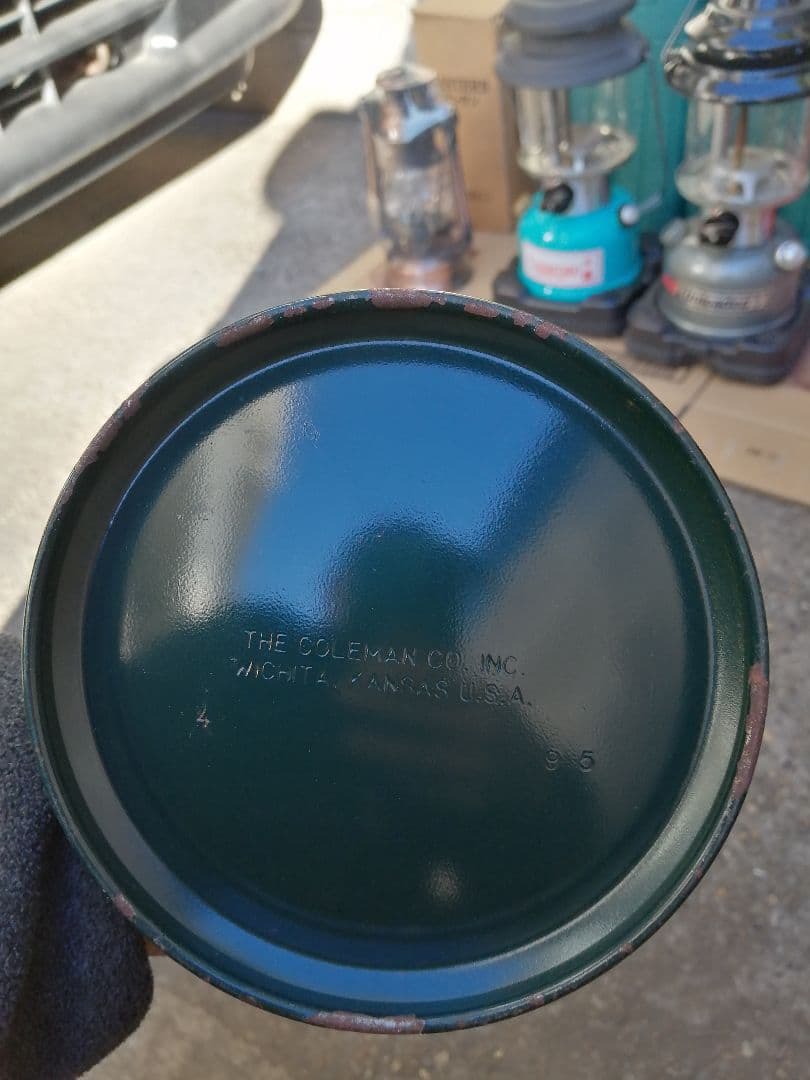 Colemanのランタン3台セット+おまけ2点です