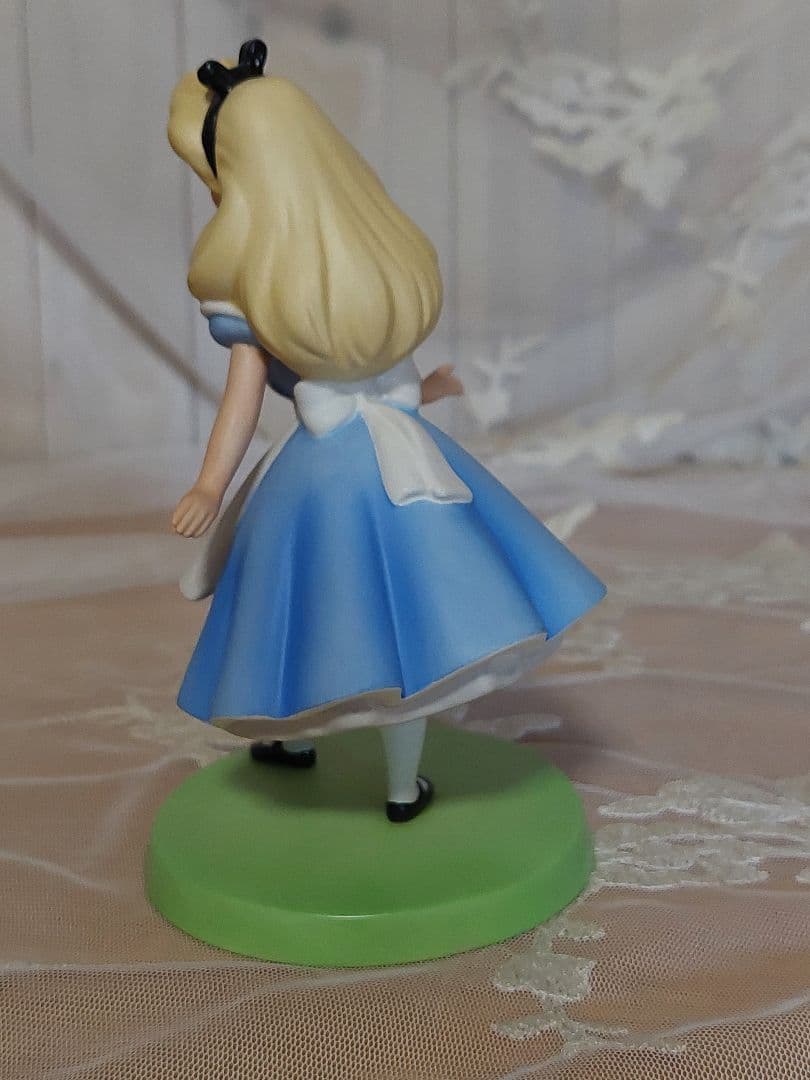 WDCC ★Curiouser and Curiouser