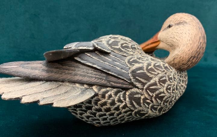 鴨、ハンドクラフトの木製彫像　美術工芸品