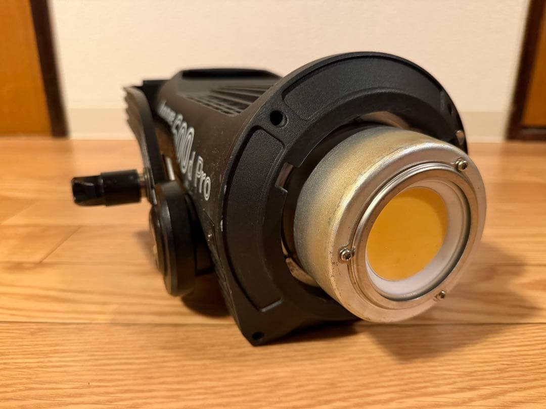 (中古) Aputure LS 600d (ダボ:26パイ) + F10レンズ