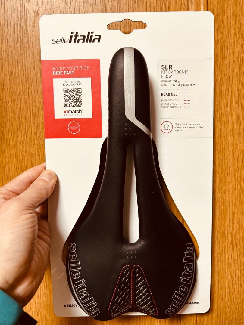 SLR Kit Carbonio Flow サドル Lサイズ ブラック