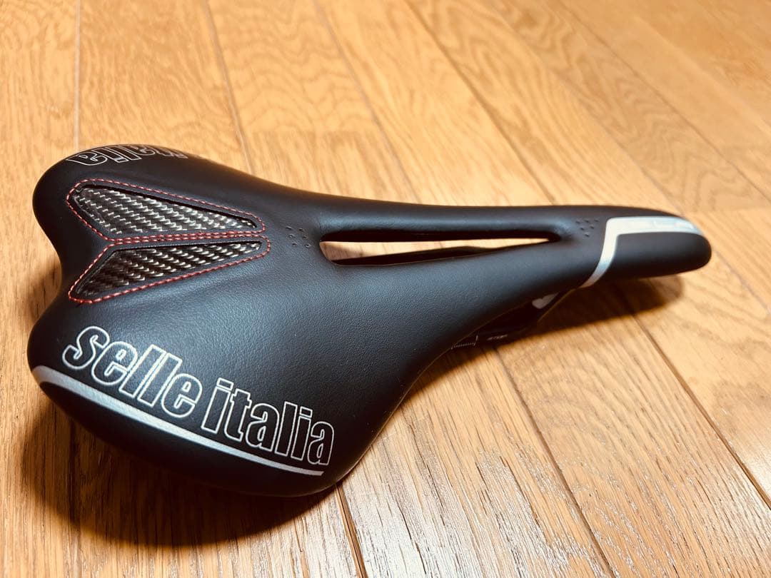 SLR Kit Carbonio Flow サドル Lサイズ ブラック