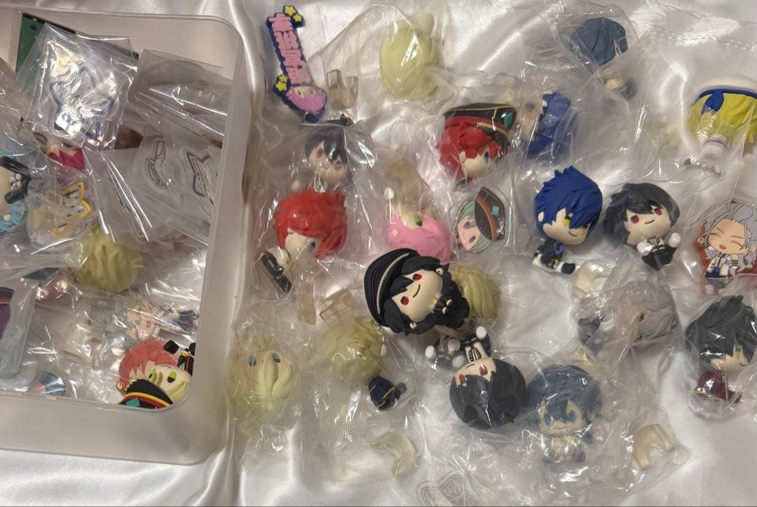 【超大量　新品　まとめ売り】あんスタ 缶バッジ　フィギュア　立体物